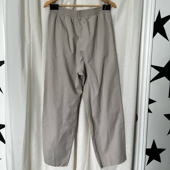 Pleated Beige Pants - Picture 2 of 4